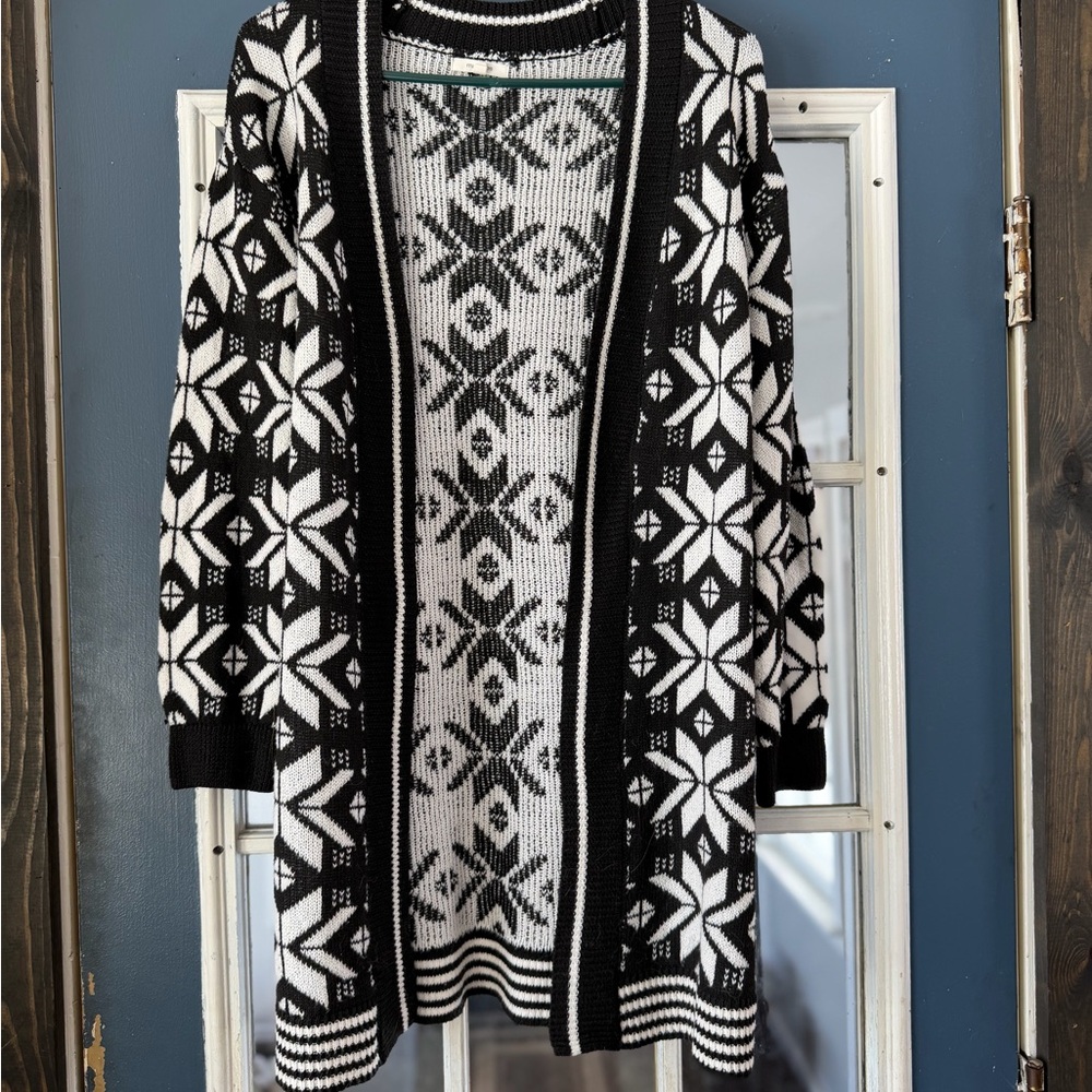 Maurices Black and White Patterned Cardigan
